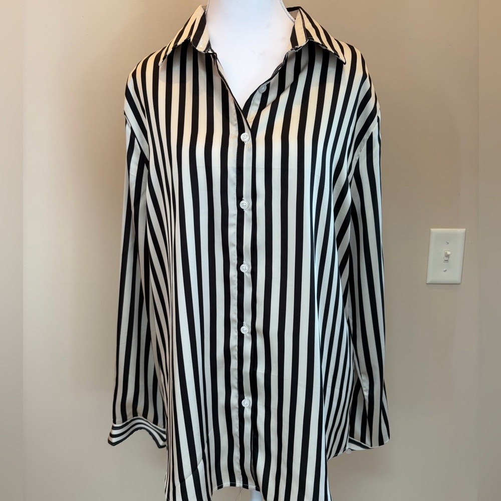 #458 Women's Black & White Vertical Stripe Button-Down Shirt. Size L